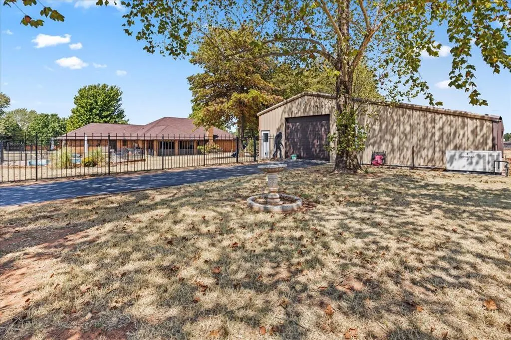 Photo 35 — 826 S Ebeling Drive, Mustang, OK 73064