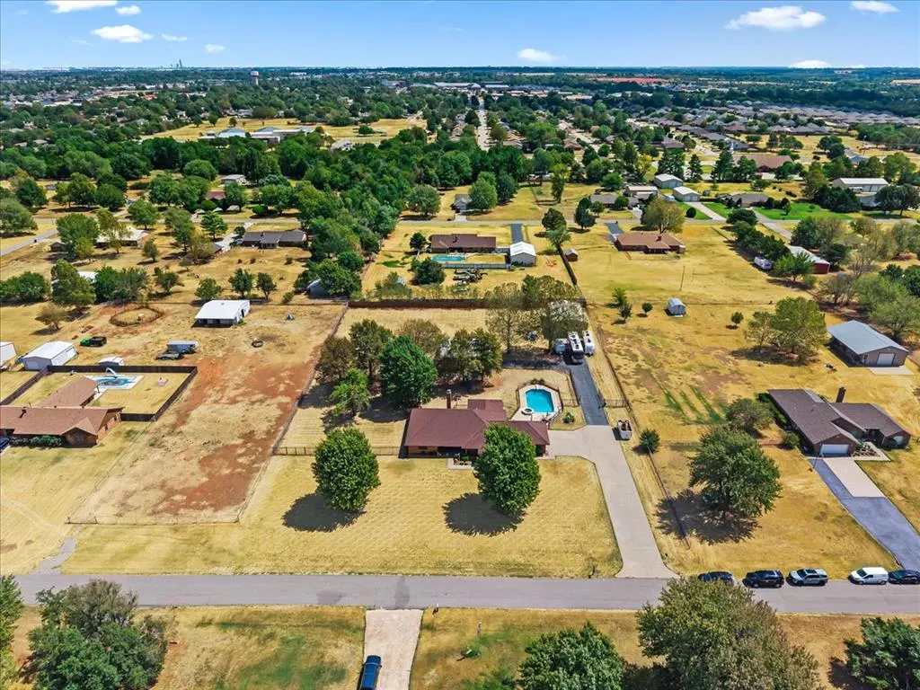 Photo 36 — 826 S Ebeling Drive, Mustang, OK 73064