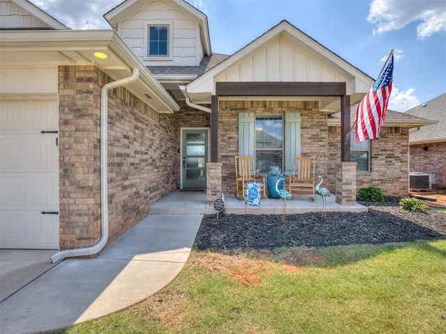 Photo 2 — 1624 NE 35th Street, Oklahoma City, OK 73160