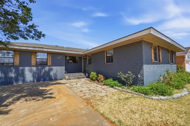 Photo 4 — 113 Sumner Drive, Altus, OK 73521