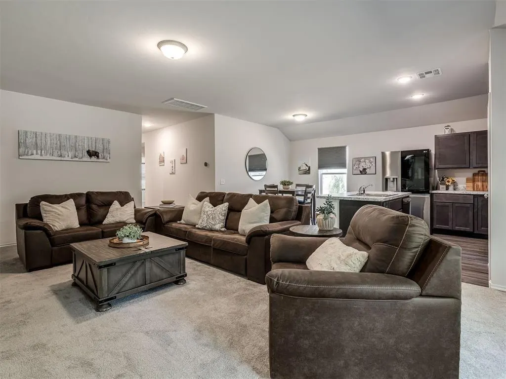 Photo 3 — 827 Highgarden Circle, Noble, OK 73068