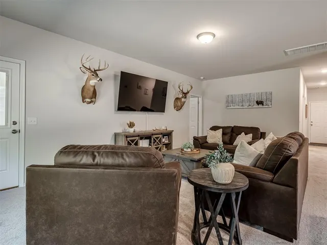 Photo 8 — 827 Highgarden Circle, Noble, OK 73068