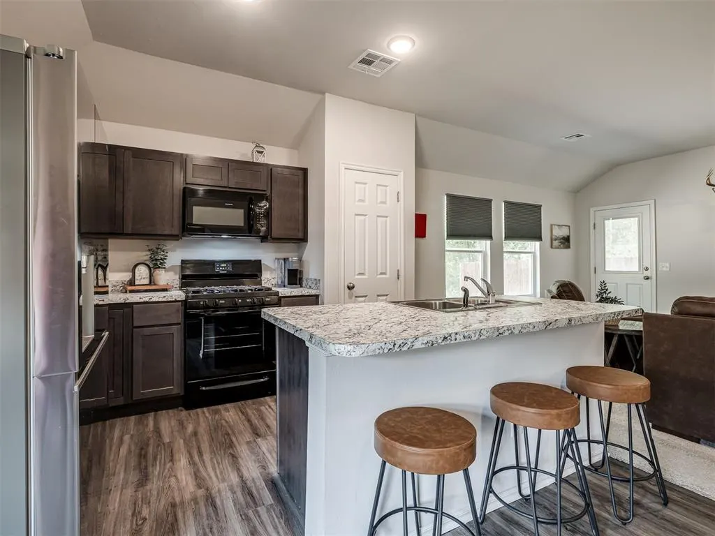 Photo 13 — 827 Highgarden Circle, Noble, OK 73068