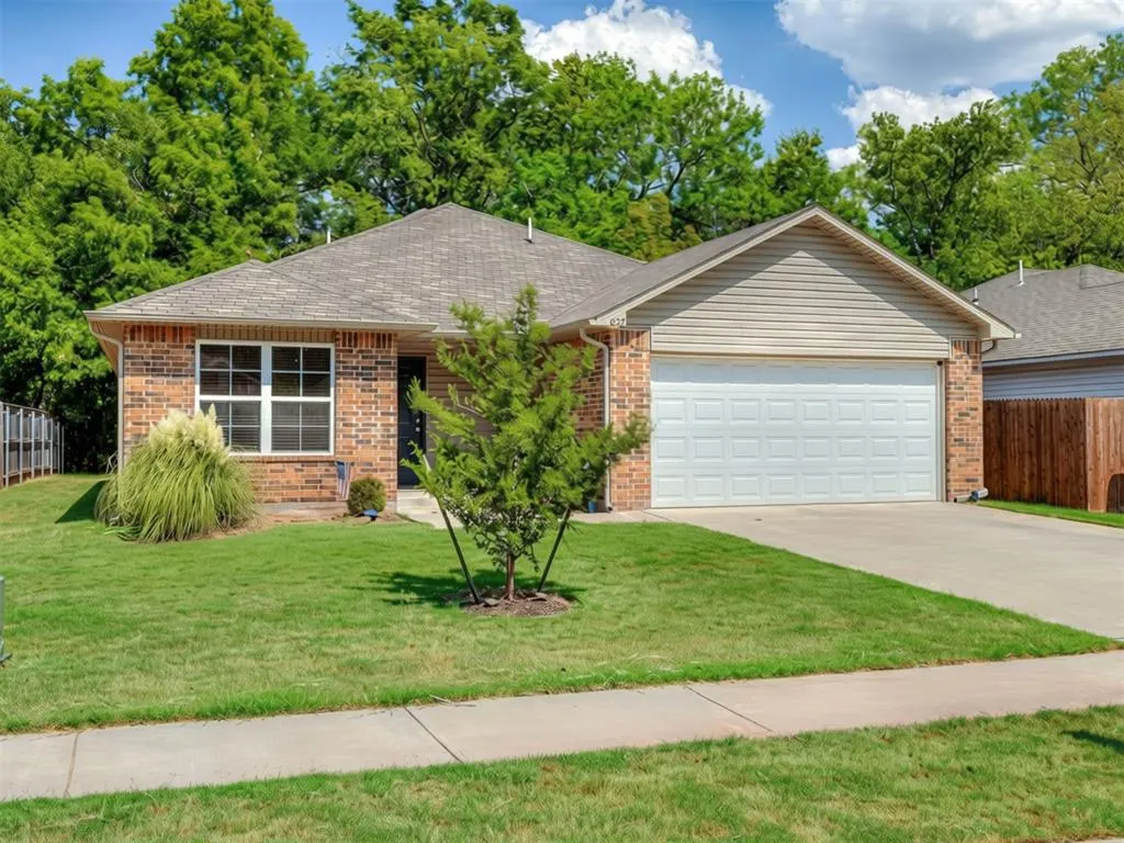 Front exterior — 827 Highgarden Circle, Noble, OK 73068