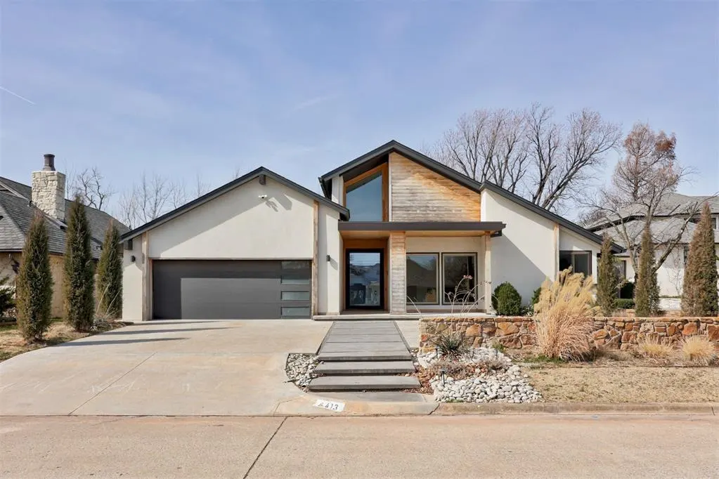 Photo 2 — 6413 Centennial Court, Nichols Hills, OK 73116