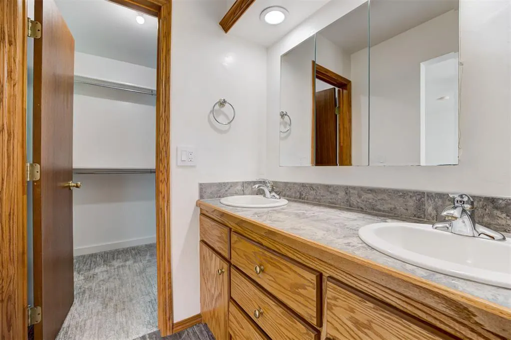 Photo 14 — 6413 Centennial Court, Nichols Hills, OK 73116