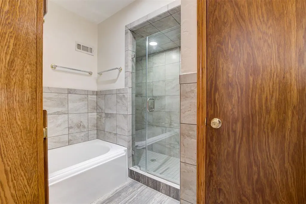 Photo 15 — 6413 Centennial Court, Nichols Hills, OK 73116