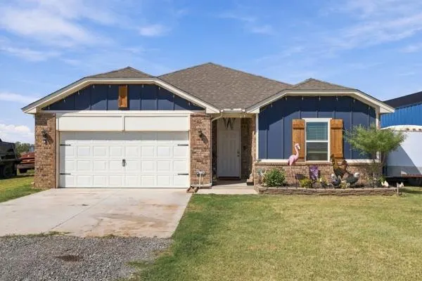 Front exterior — 3441 Manning Farms Boulevard, El Reno, OK 73036