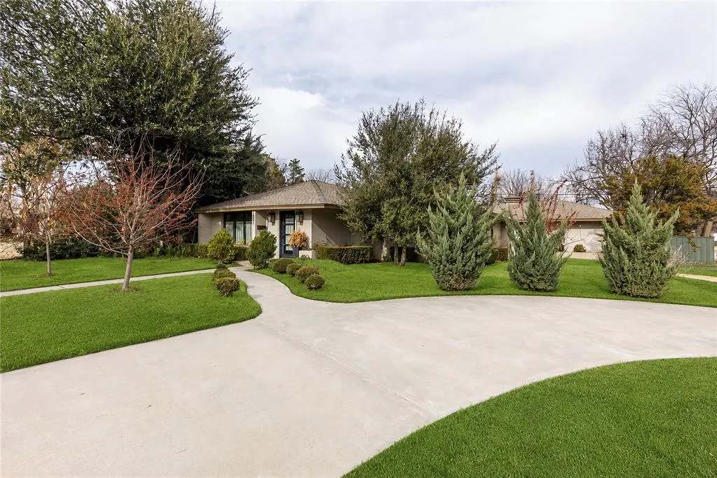Front exterior — 1801 Westminster Place, Nichols Hills, OK 73120