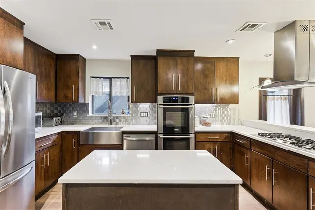 Photo 3 — 1801 Westminster Place, Nichols Hills, OK 73120