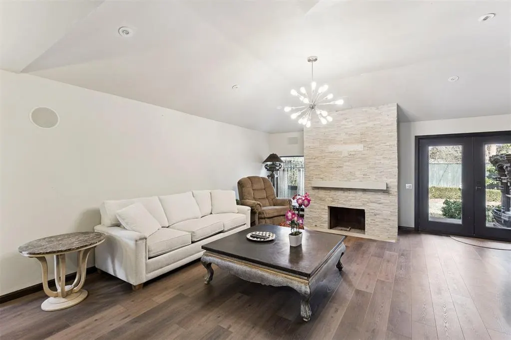 Photo 9 — 1801 Westminster Place, Nichols Hills, OK 73120