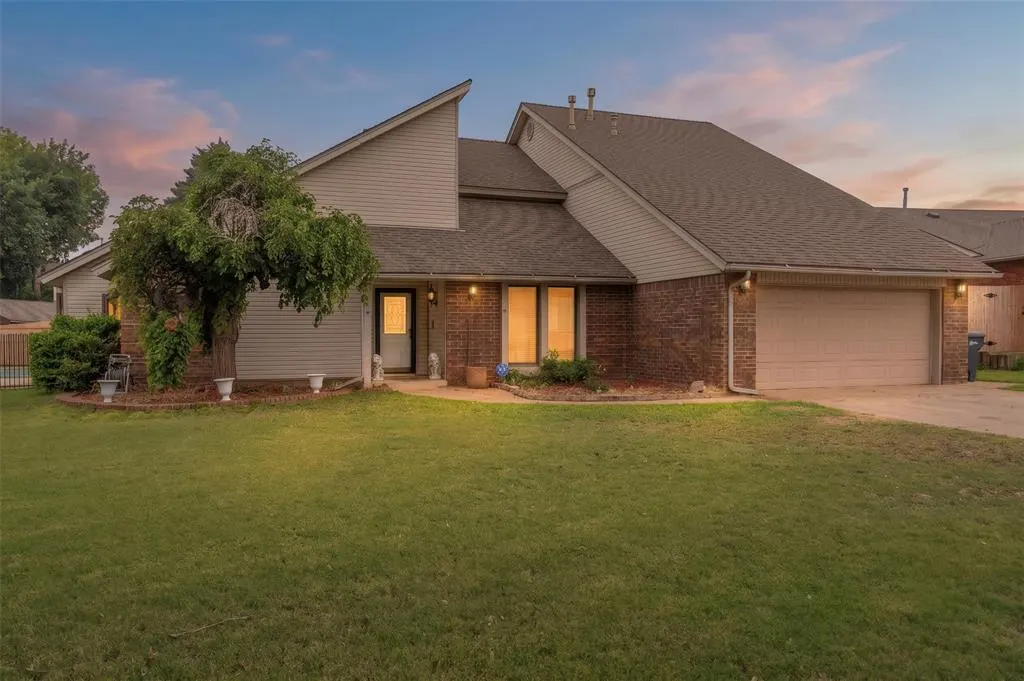 Front exterior — 6209 Inland Road, Warr Acres, OK 73132