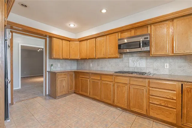 Photo 8 — 6209 Inland Road, Warr Acres, OK 73132