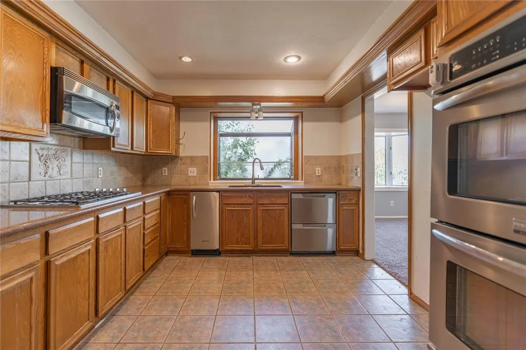 Photo 9 — 6209 Inland Road, Warr Acres, OK 73132