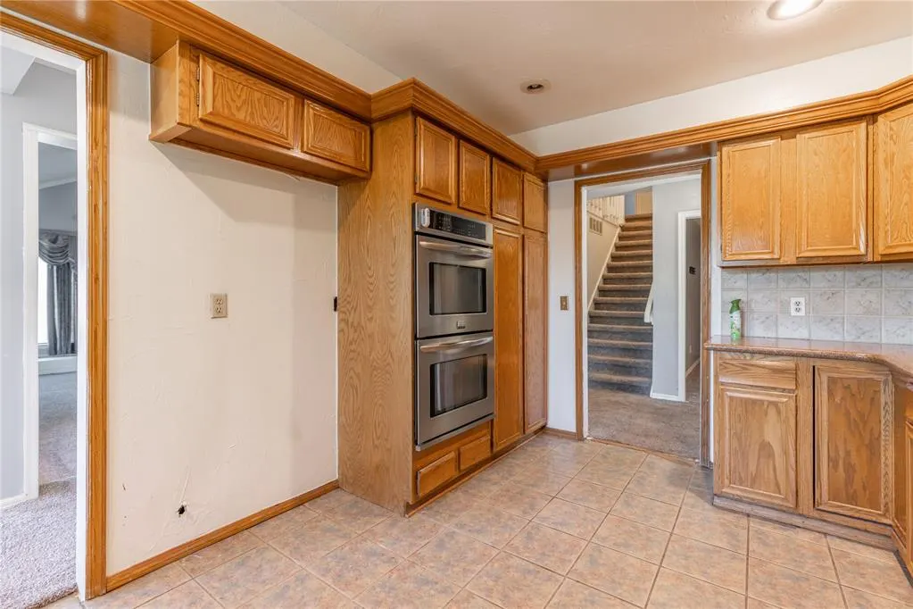 Photo 11 — 6209 Inland Road, Warr Acres, OK 73132