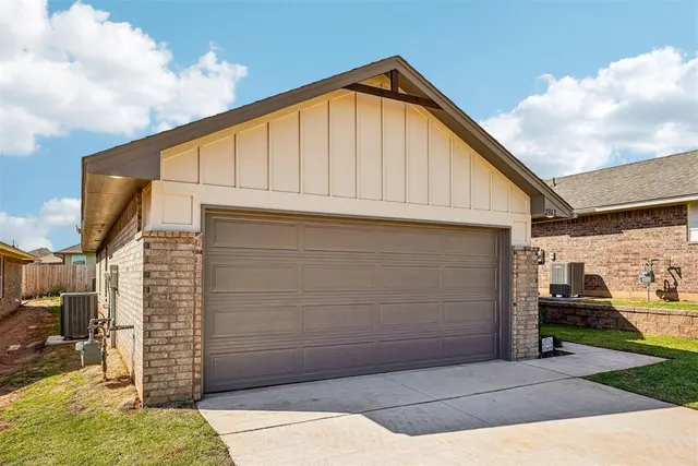 Photo 2 — 2912 NW 196th Place, Edmond, OK 73012