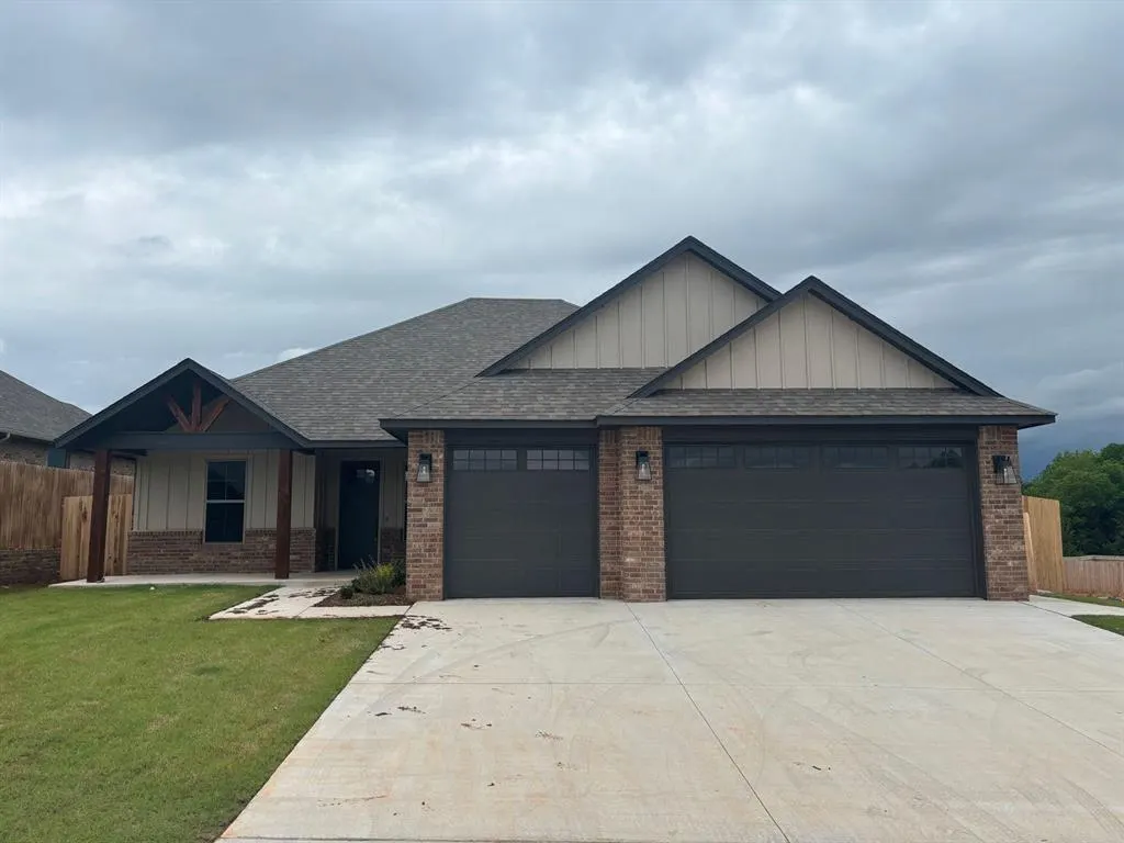 Front exterior — 1900 Inglenook Drive, Norman, OK 73071