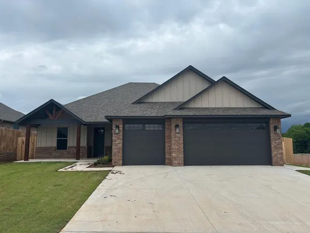Photo 2 — 1900 Inglenook Drive, Norman, OK 73071