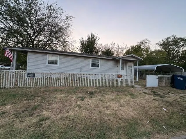 Photo 3 — 600 W Russell Avenue, Seminole, OK 74868