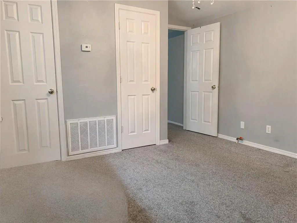 Photo 9 — 600 W Russell Avenue, Seminole, OK 74868