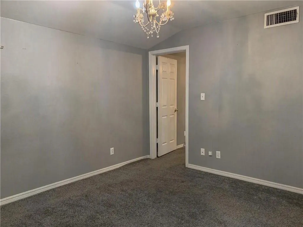 Photo 13 — 600 W Russell Avenue, Seminole, OK 74868