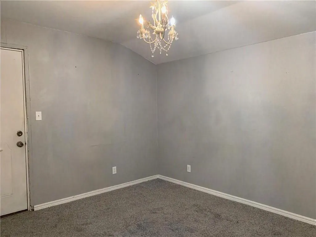 Photo 14 — 600 W Russell Avenue, Seminole, OK 74868