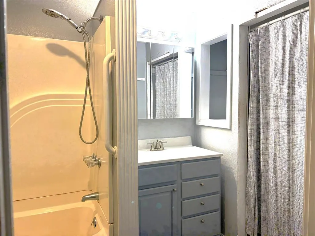 Photo 20 — 600 W Russell Avenue, Seminole, OK 74868