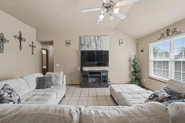Photo 4 — 12372 SW 6th Street, Yukon, OK 73099