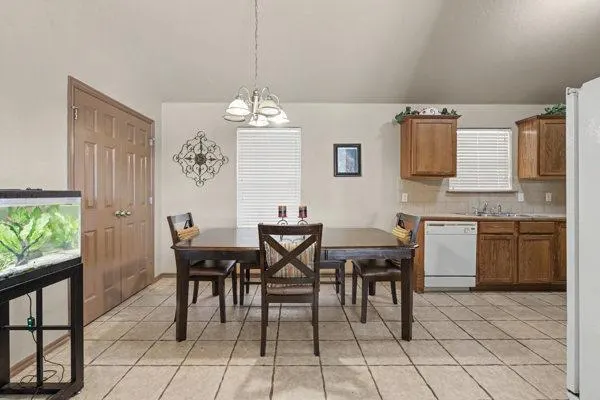 Photo 5 — 12372 SW 6th Street, Yukon, OK 73099