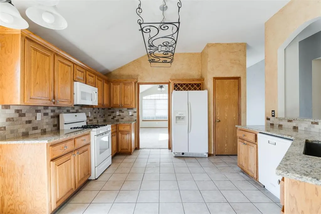 Photo 5 — 13624 Prairie View Lane, Oklahoma City, OK 73142