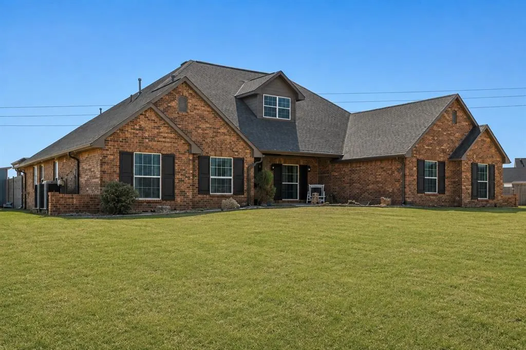 Front exterior — 10300 Joseph Way, Yukon, OK 73099