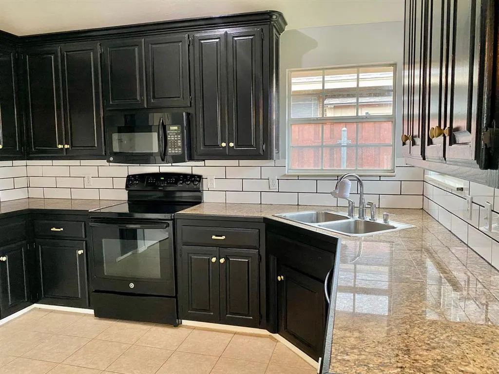 Photo 5 — 4805 Stag Horn Drive, Yukon, OK 73099
