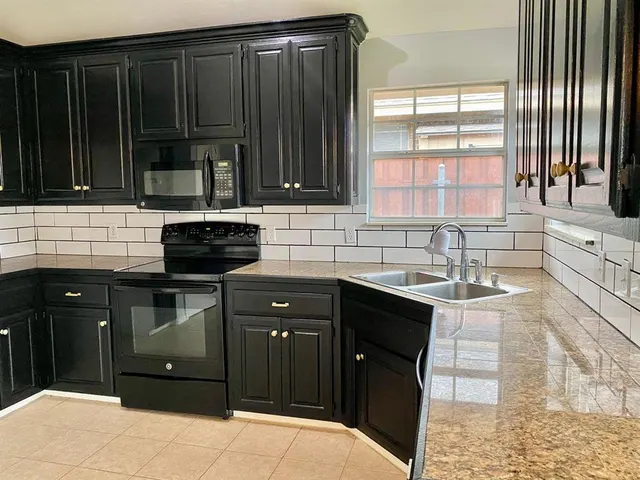 Photo 5 — 4805 Stag Horn Drive, Yukon, OK 73099