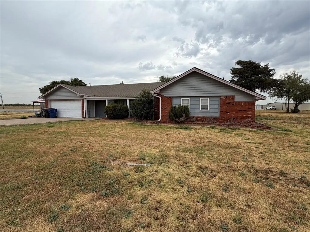 Front exterior — 921 E Highway 19, Chickasha, OK 73018
