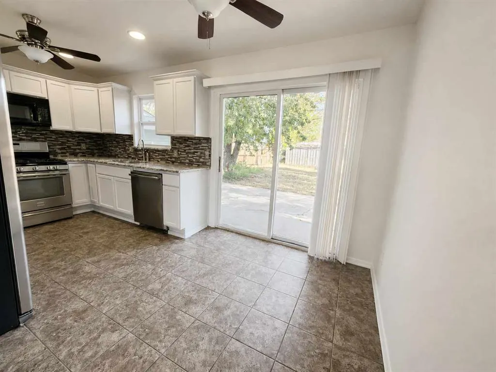 Photo 4 — 3325 Beechwood Drive, Oklahoma City, OK 73115