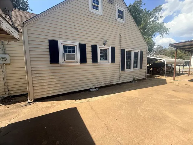 Photo 2 — 406 W Virginia Avenue, Anadarko, OK 73005