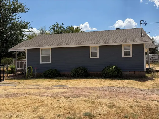 Photo 2 — 507 E 7th Street, Cement, OK 73017