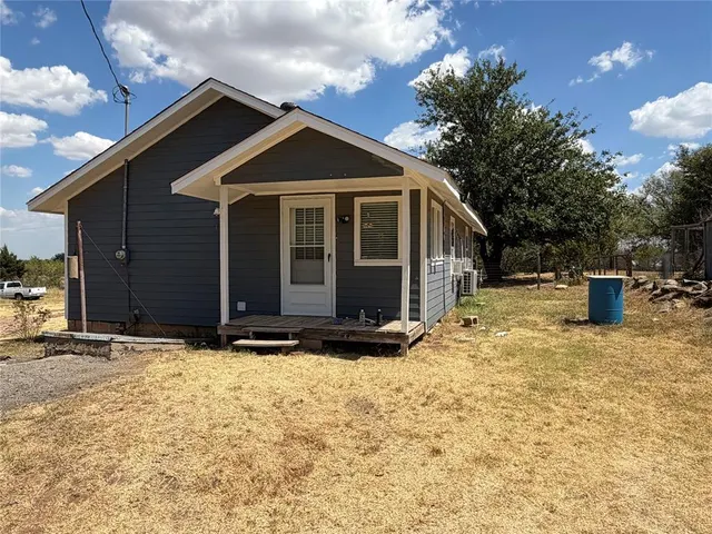 Photo 5 — 507 E 7th Street, Cement, OK 73017