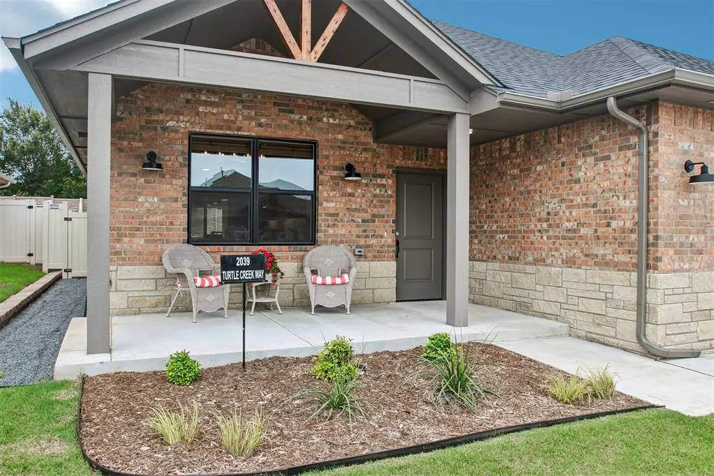 Photo 3 — 2039 Turtle Creek Way, Norman, OK 73071