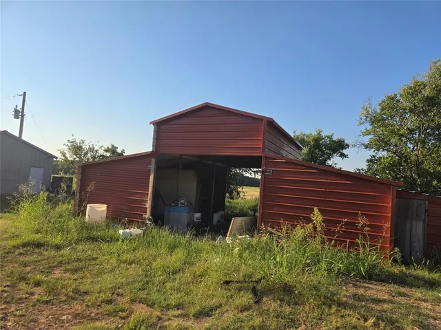Photo 5 — 4760 E Bender Road, Newkirk, OK 74647