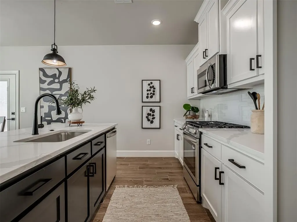 Photo 13 — 1237 E Stetson Lane, Mustang, OK 73064