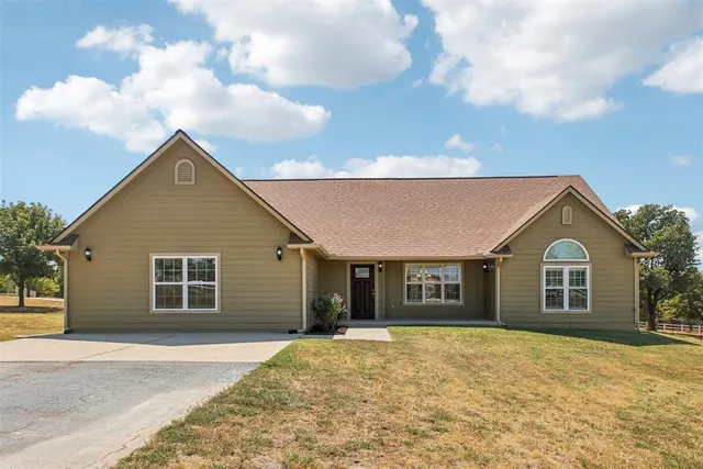 Photo 2 — 17250 Cottonwood Court, Newalla, OK 74857