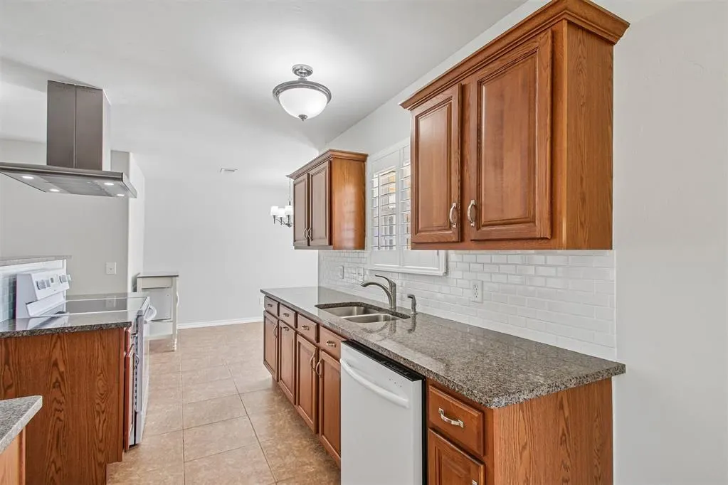 Photo 14 — 17250 Cottonwood Court, Newalla, OK 74857