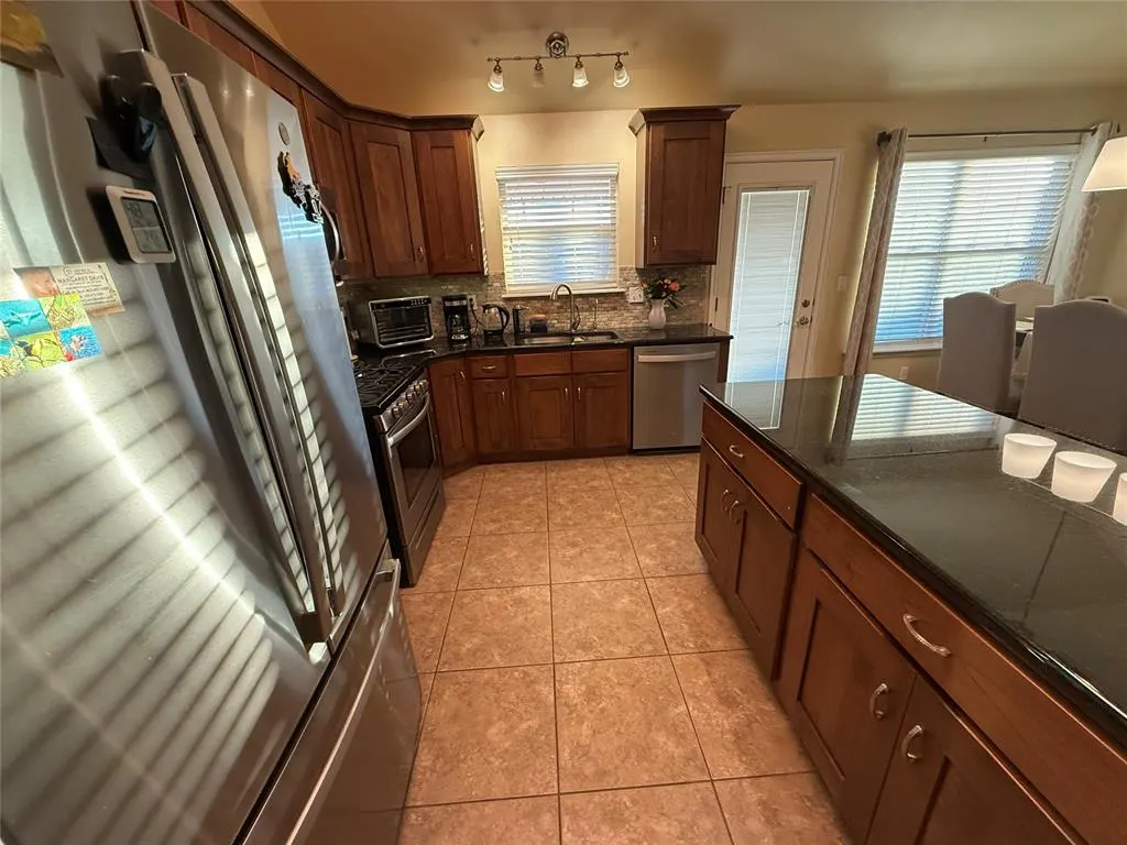 Photo 5 — 2220 Crooked Oak Drive, Shawnee, OK 74804