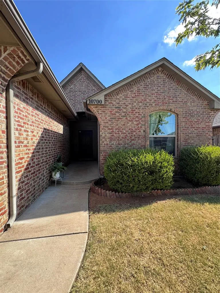 Front exterior — 10700 SW 36th Street, Yukon, OK 73099
