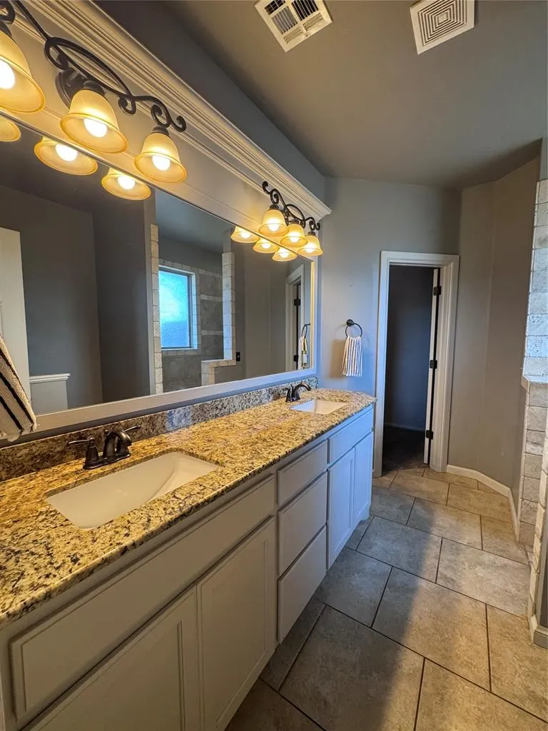 Photo 11 — 10700 SW 36th Street, Yukon, OK 73099