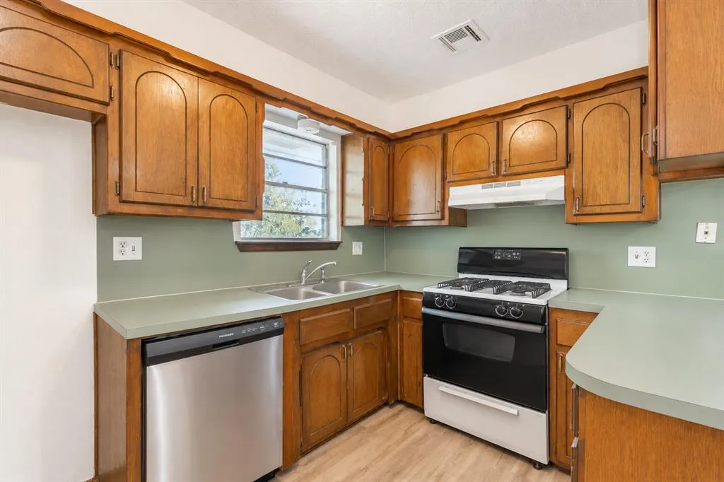 Photo 6 — 915 Delmar Circle, Oklahoma City, OK 73160