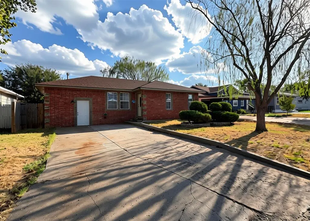 Front exterior — 120 Thornton Lane, Elk City, OK 73644