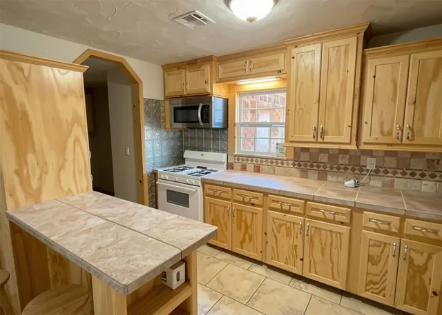 Photo 4 — 120 Thornton Lane, Elk City, OK 73644