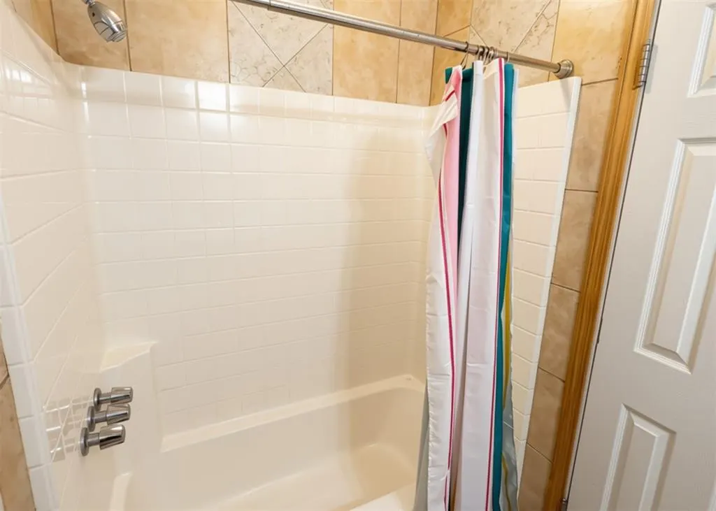 Photo 16 — 120 Thornton Lane, Elk City, OK 73644
